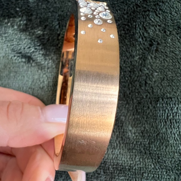 MICHAEL KORS ROSE GOLD TONE,SCATTERED PAVE HINGE OVAL CUFF BRACELET MKJ5989 - Picture 7 of 9